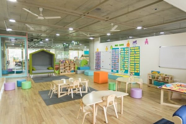 Comment intégrer un espace jeux pour enfants dans le salon sans envahir l'espace?