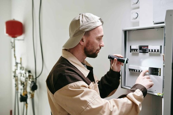 Les raisons d’opter pour des services d'un électricien qualifié à Paris 3